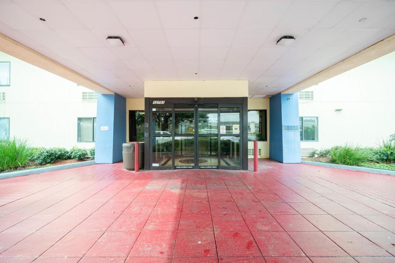 Oyo Townhouse Houston Airport North Hotel Luaran gambar