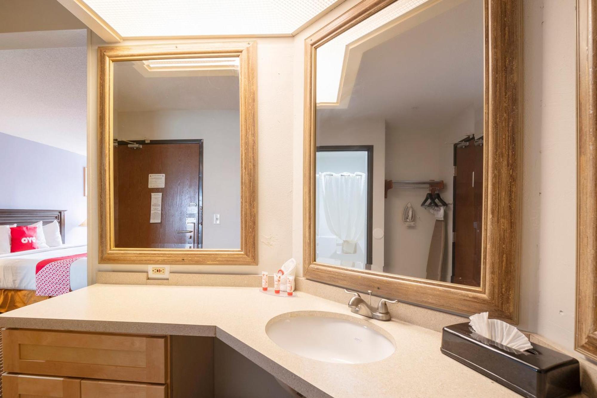 Oyo Townhouse Houston Airport North Hotel Luaran gambar