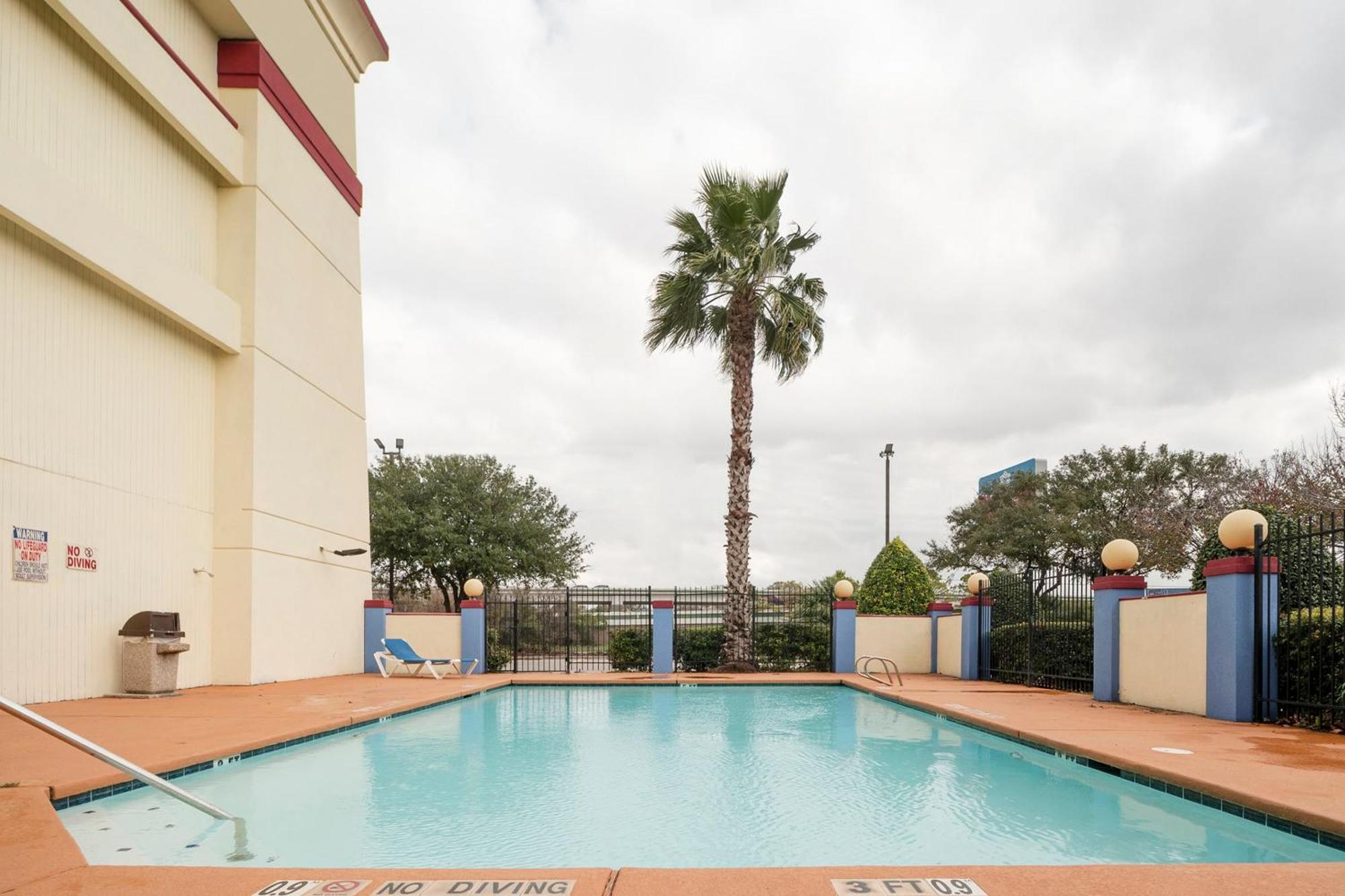 Oyo Townhouse Houston Airport North Hotel Luaran gambar